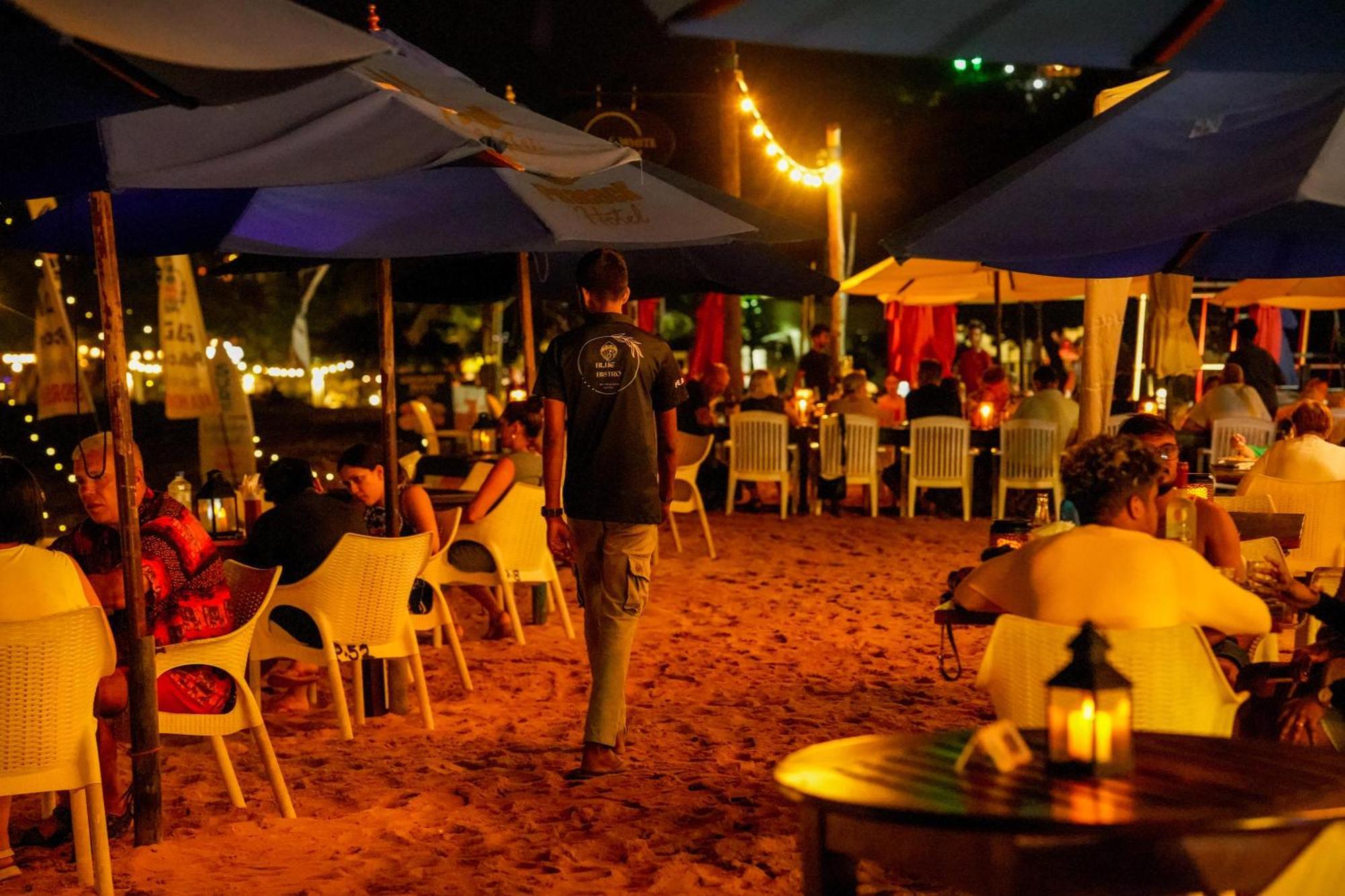 Peacock Beach Hotel Unawatuna Exterior photo
