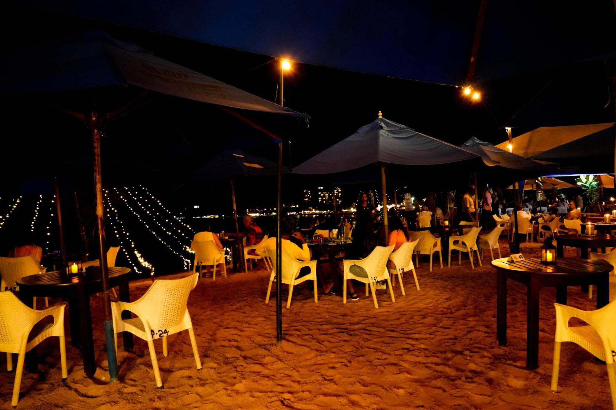 Peacock Beach Hotel Unawatuna Exterior photo