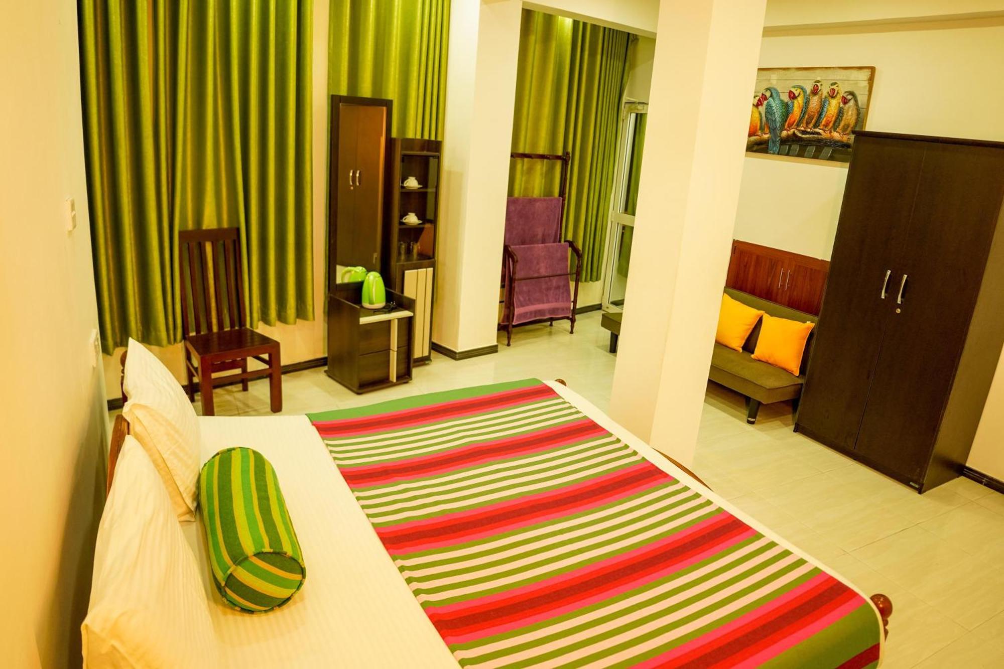Peacock Beach Hotel Unawatuna Exterior photo