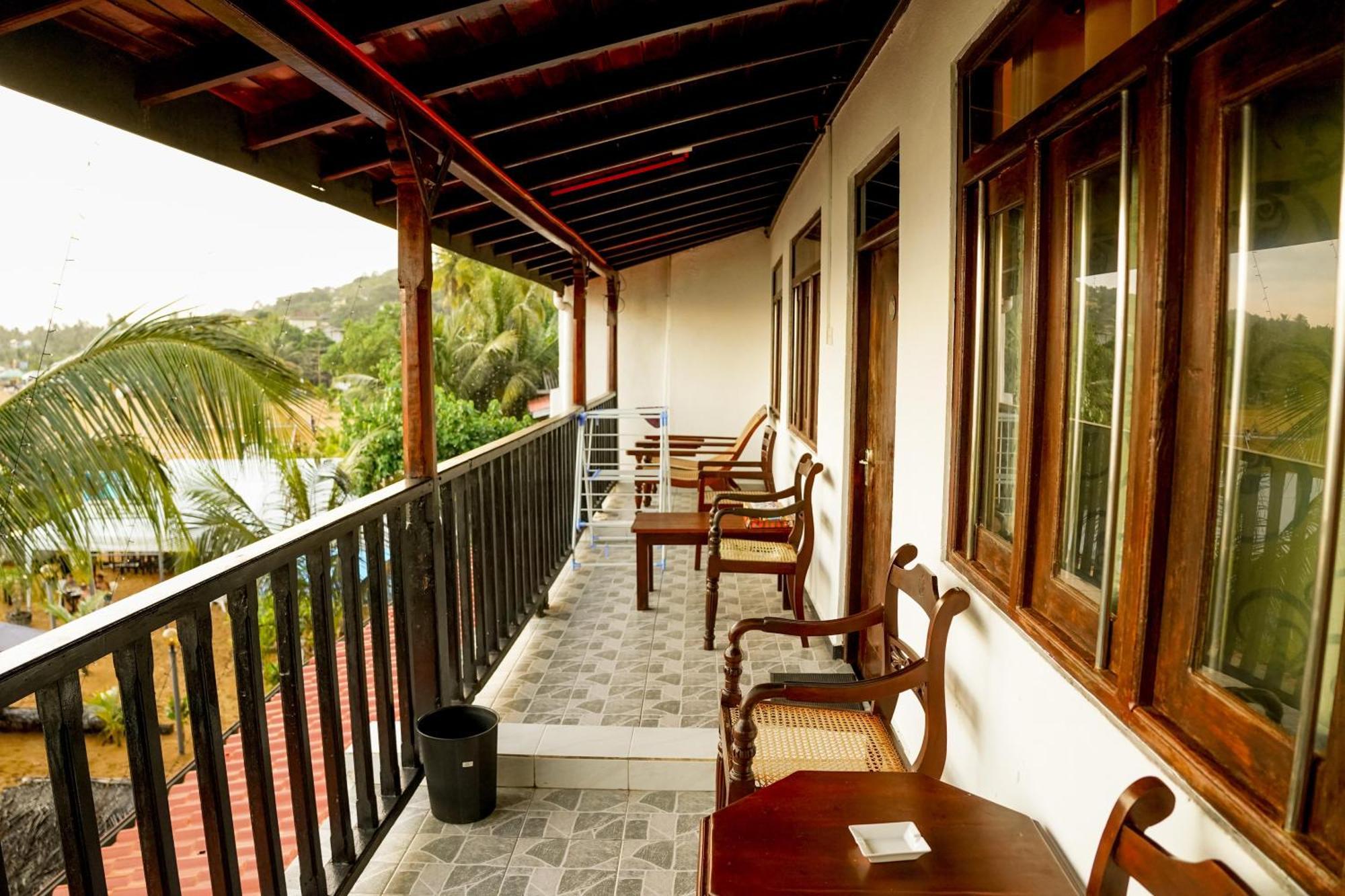 Peacock Beach Hotel Unawatuna Exterior photo