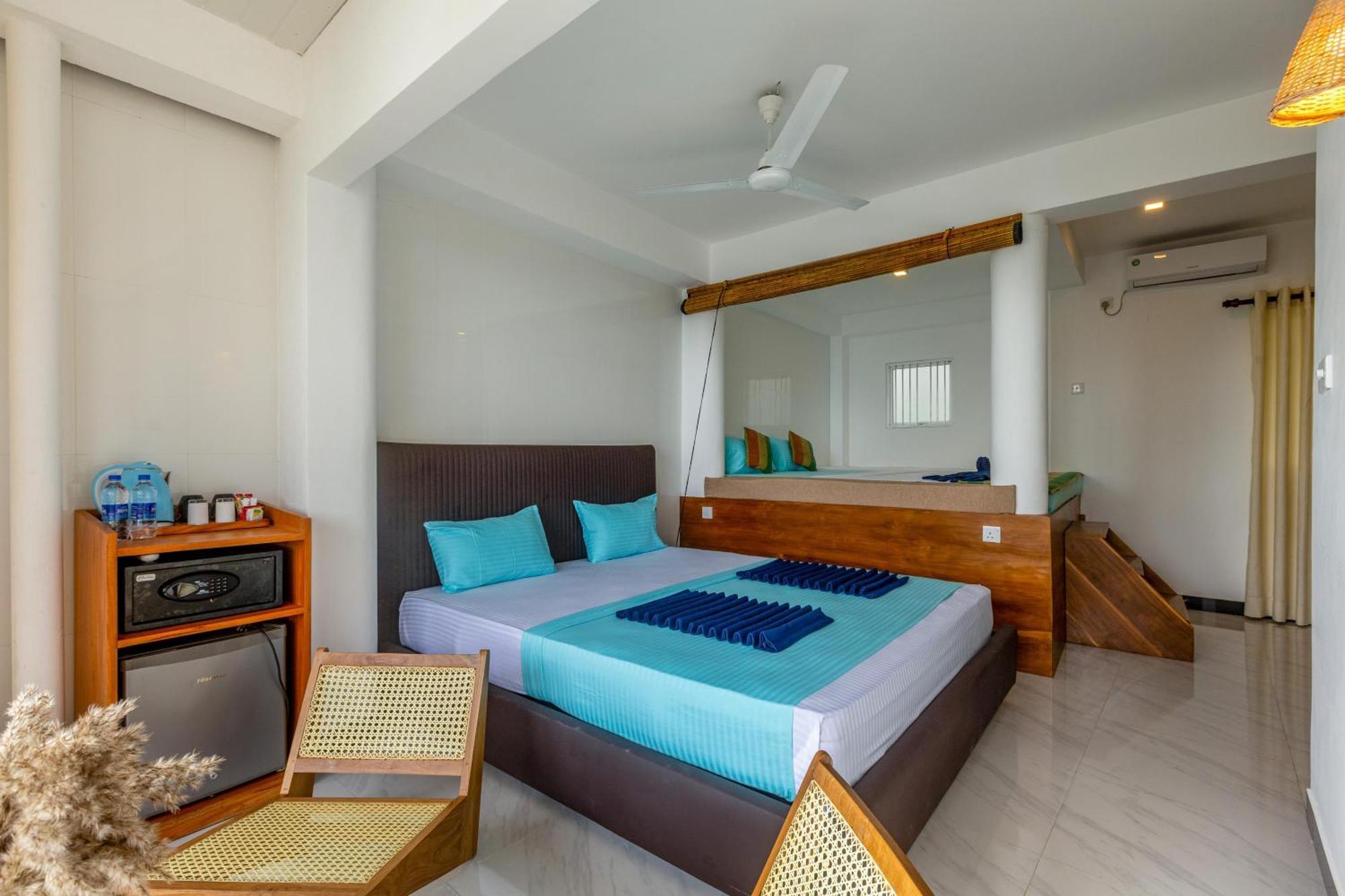 Peacock Beach Hotel Unawatuna Exterior photo